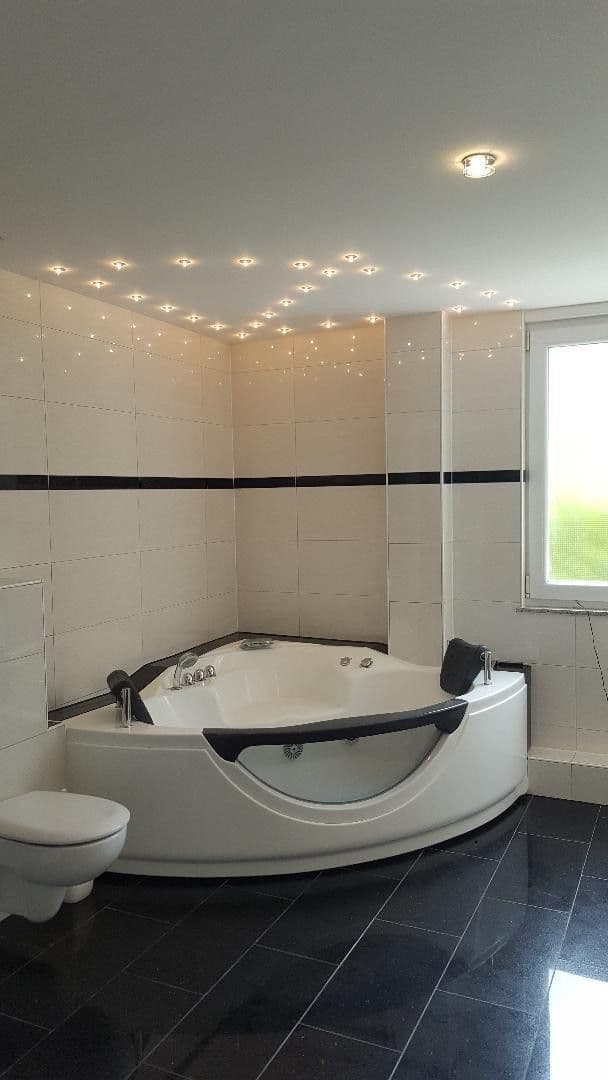 Pronájem domu 244 m², pozemek 384 m², Leverkusen, Severní Porýní-Vestfálsko Pronájem domu 244 m², pozemek 384 m², Leverkusen, Severní Porýní-Vestfálsko