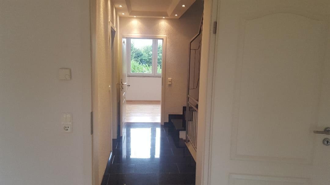 Pronájem domu 244 m², pozemek 384 m², Leverkusen, Severní Porýní-Vestfálsko Pronájem domu 244 m², pozemek 384 m², Leverkusen, Severní Porýní-Vestfálsko