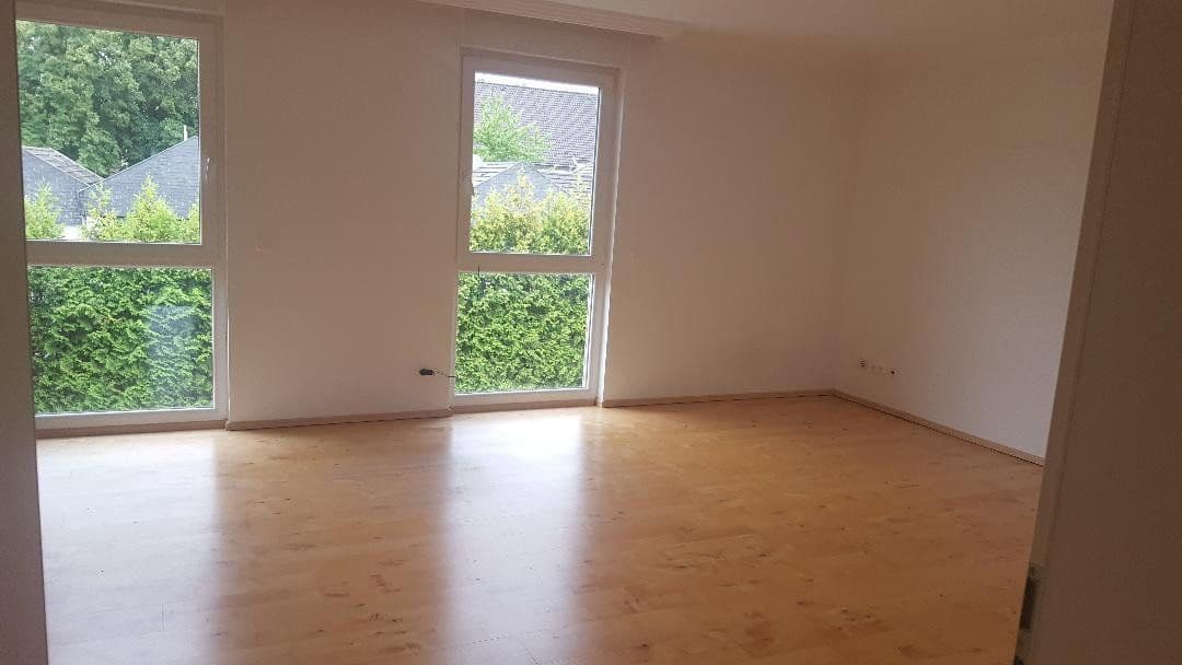 Pronájem domu 244 m², pozemek 384 m², Leverkusen, Severní Porýní-Vestfálsko Pronájem domu 244 m², pozemek 384 m², Leverkusen, Severní Porýní-Vestfálsko