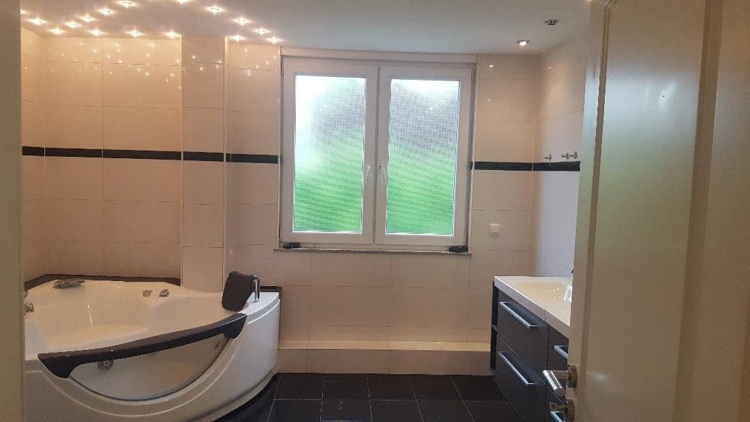 Pronájem domu 244 m², pozemek 384 m², Leverkusen, Severní Porýní-Vestfálsko Pronájem domu 244 m², pozemek 384 m², Leverkusen, Severní Porýní-Vestfálsko