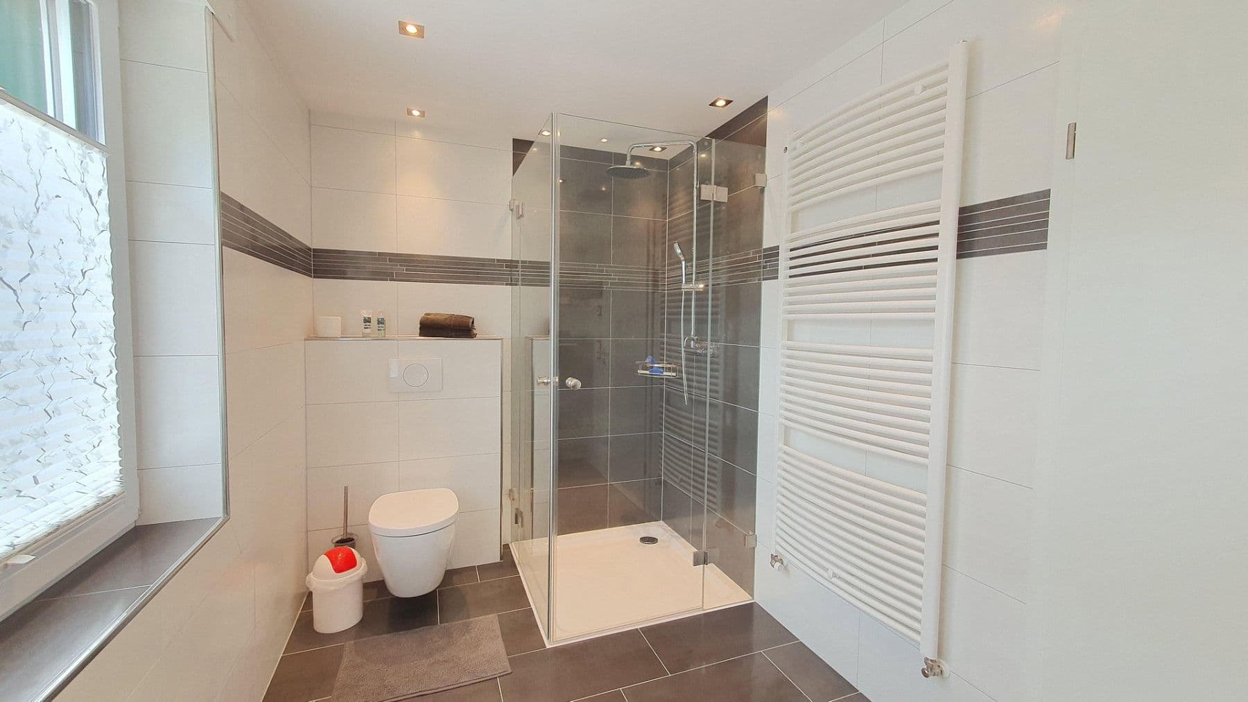 Prodej domu 323 m², pozemek 833 m², Remscheid, Severní Porýní-Vestfálsko Prodej domu 323 m², pozemek 833 m², Remscheid, Severní Porýní-Vestfálsko