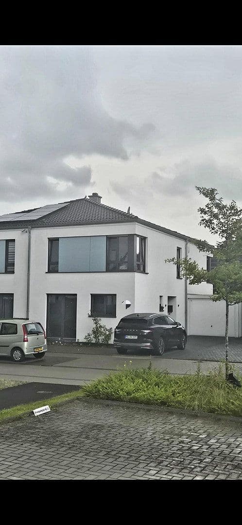 Prodej domu 134 m², pozemek 278 m², Nettetal, Severní Porýní-Vestfálsko Prodej domu 134 m², pozemek 278 m², Nettetal, Severní Porýní-Vestfálsko