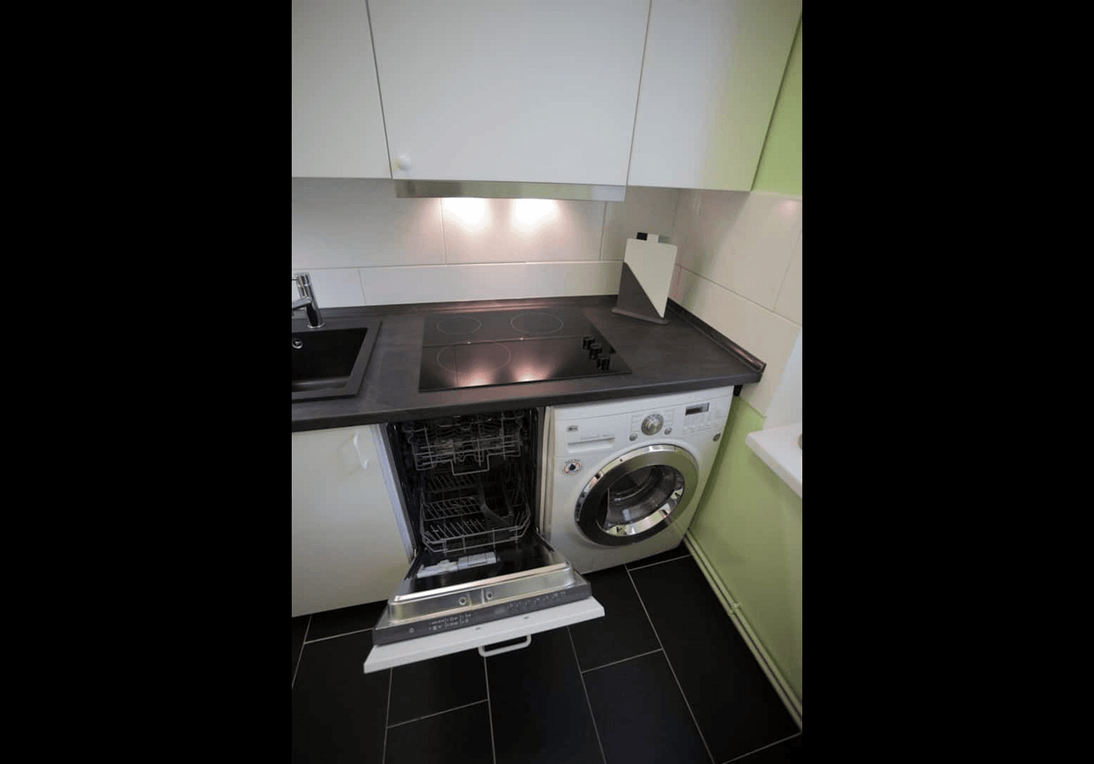 Prodej bytu 3+1 77 m², Zobeltitzstraße 80, Berlin, Berlín Prodej bytu 3+1 77 m², Zobeltitzstraße 80, Berlin, Berlín