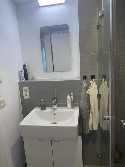 Pronájem bytu 1+1 31 m², Ulmenstraße 83, Düsseldorf, Severní Porýní-Vestfálsko Pronájem bytu 1+1 31 m², Ulmenstraße 83, Düsseldorf, Severní Porýní-Vestfálsko