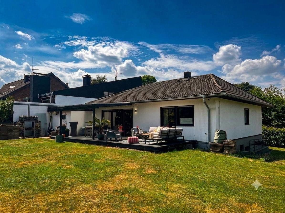 Prodej domu 177 m², pozemek 844 m², Stolberg, Severní Porýní-Vestfálsko Prodej domu 177 m², pozemek 844 m², Stolberg, Severní Porýní-Vestfálsko