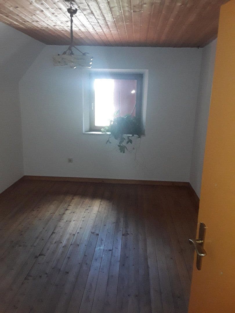 Prodej domu 142 m², pozemek 1.780 m², Hauptstr 66, Walkertshofen, Bavorsko Prodej domu 142 m², pozemek 1.780 m², Hauptstr 66, Walkertshofen, Bavorsko