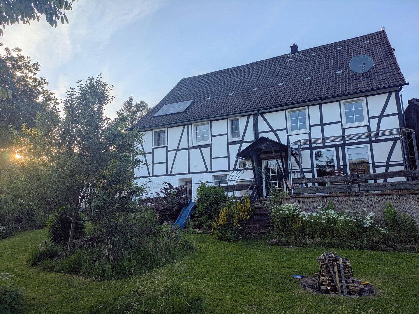 Prodej domu 191 m², pozemek 1.369 m², Wiehl, Severní Porýní-Vestfálsko Prodej domu 191 m², pozemek 1.369 m², Wiehl, Severní Porýní-Vestfálsko