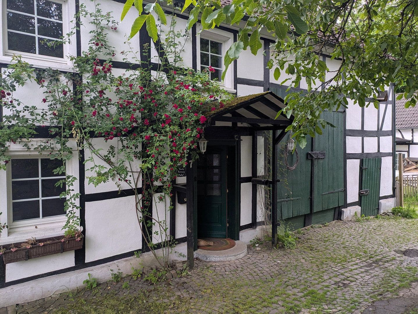 Prodej domu 191 m², pozemek 1.369 m², Wiehl, Severní Porýní-Vestfálsko Prodej domu 191 m², pozemek 1.369 m², Wiehl, Severní Porýní-Vestfálsko