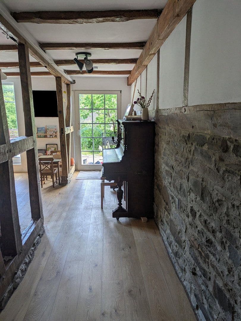 Prodej domu 191 m², pozemek 1.369 m², Wiehl, Severní Porýní-Vestfálsko Prodej domu 191 m², pozemek 1.369 m², Wiehl, Severní Porýní-Vestfálsko