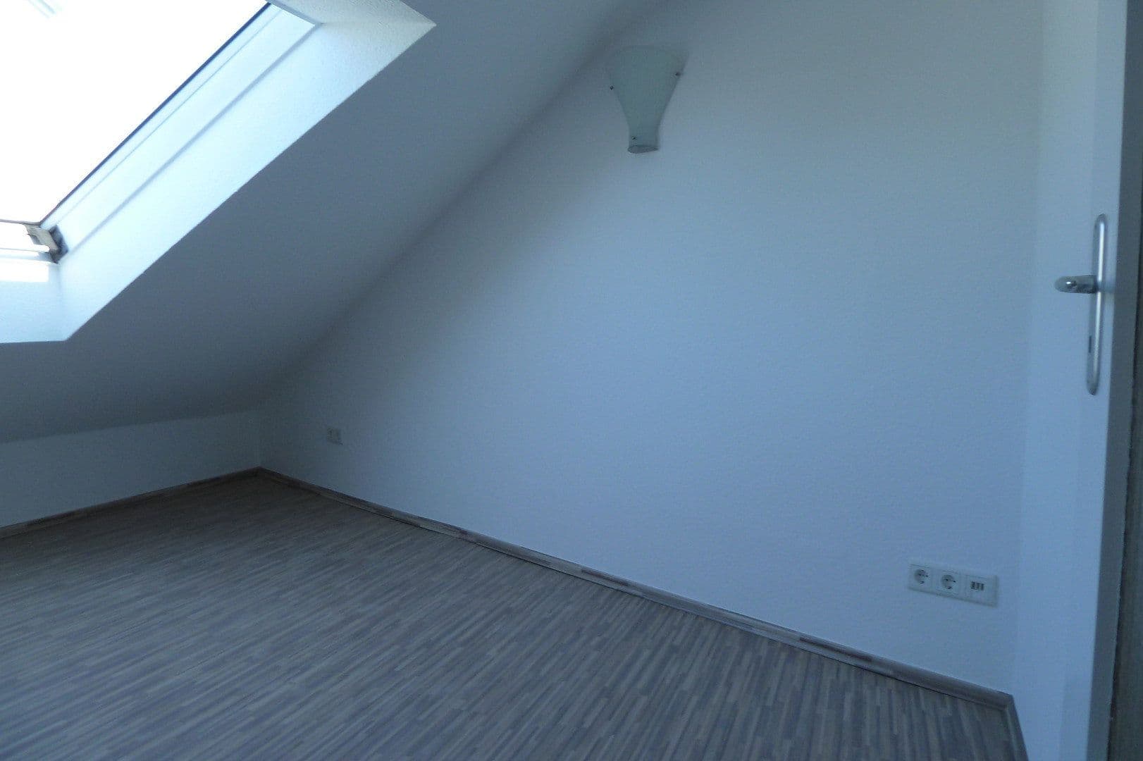 Pronájem bytu 2+1 37 m², Viktorstraße 10, Wuppertal, Severní Porýní-Vestfálsko Pronájem bytu 2+1 37 m², Viktorstraße 10, Wuppertal, Severní Porýní-Vestfálsko