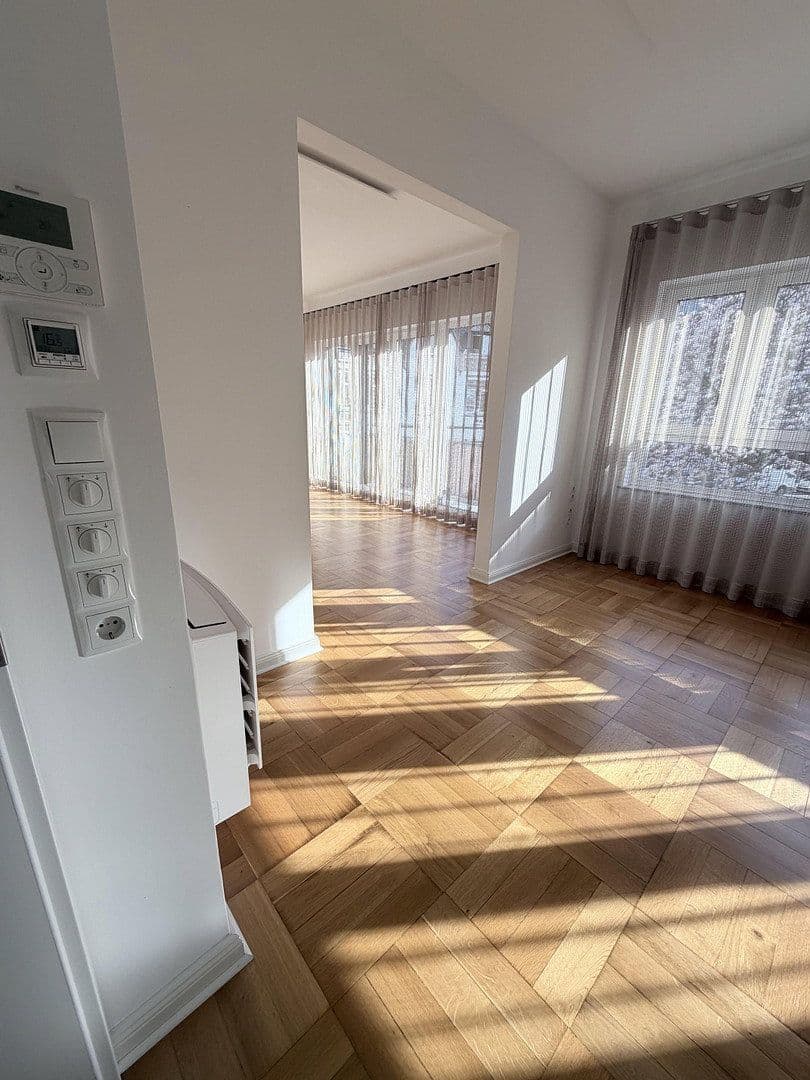 Pronájem bytu 3+1 90 m², Neuwied, Porýní-Falc Pronájem bytu 3+1 90 m², Neuwied, Porýní-Falc