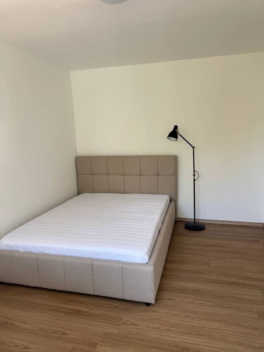 Pronájem bytu 1+kk 33 m², Pod Třebešínem, Praha, Praha Pronájem bytu 1+kk 33 m², Pod Třebešínem, Praha, Praha
