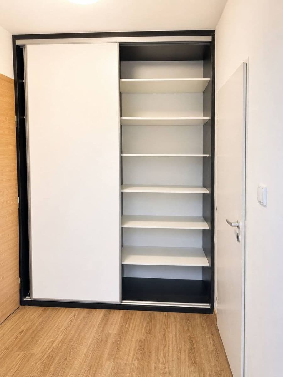 Pronájem bytu 1+kk 33 m², Pod Třebešínem, Praha, Praha Pronájem bytu 1+kk 33 m², Pod Třebešínem, Praha, Praha
