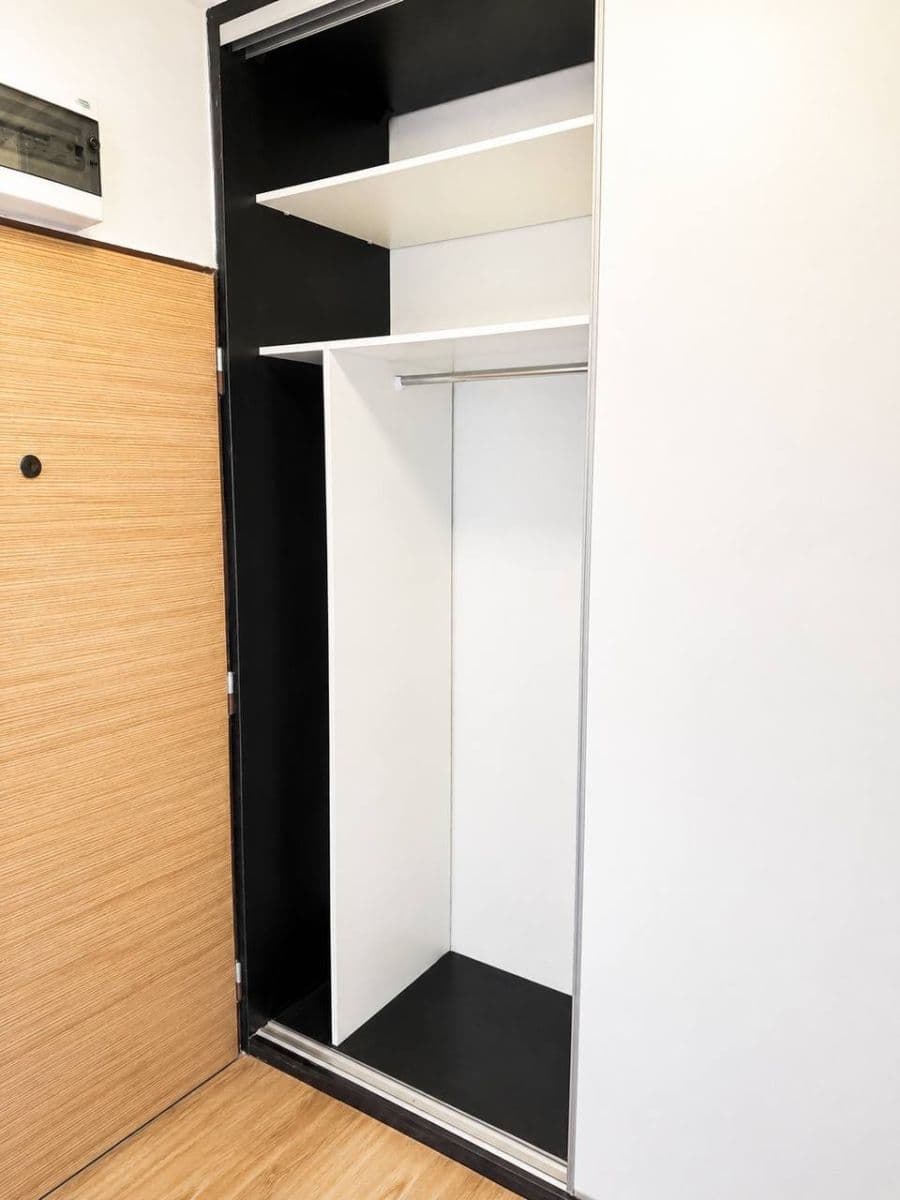 Pronájem bytu 1+kk 33 m², Pod Třebešínem, Praha, Praha Pronájem bytu 1+kk 33 m², Pod Třebešínem, Praha, Praha