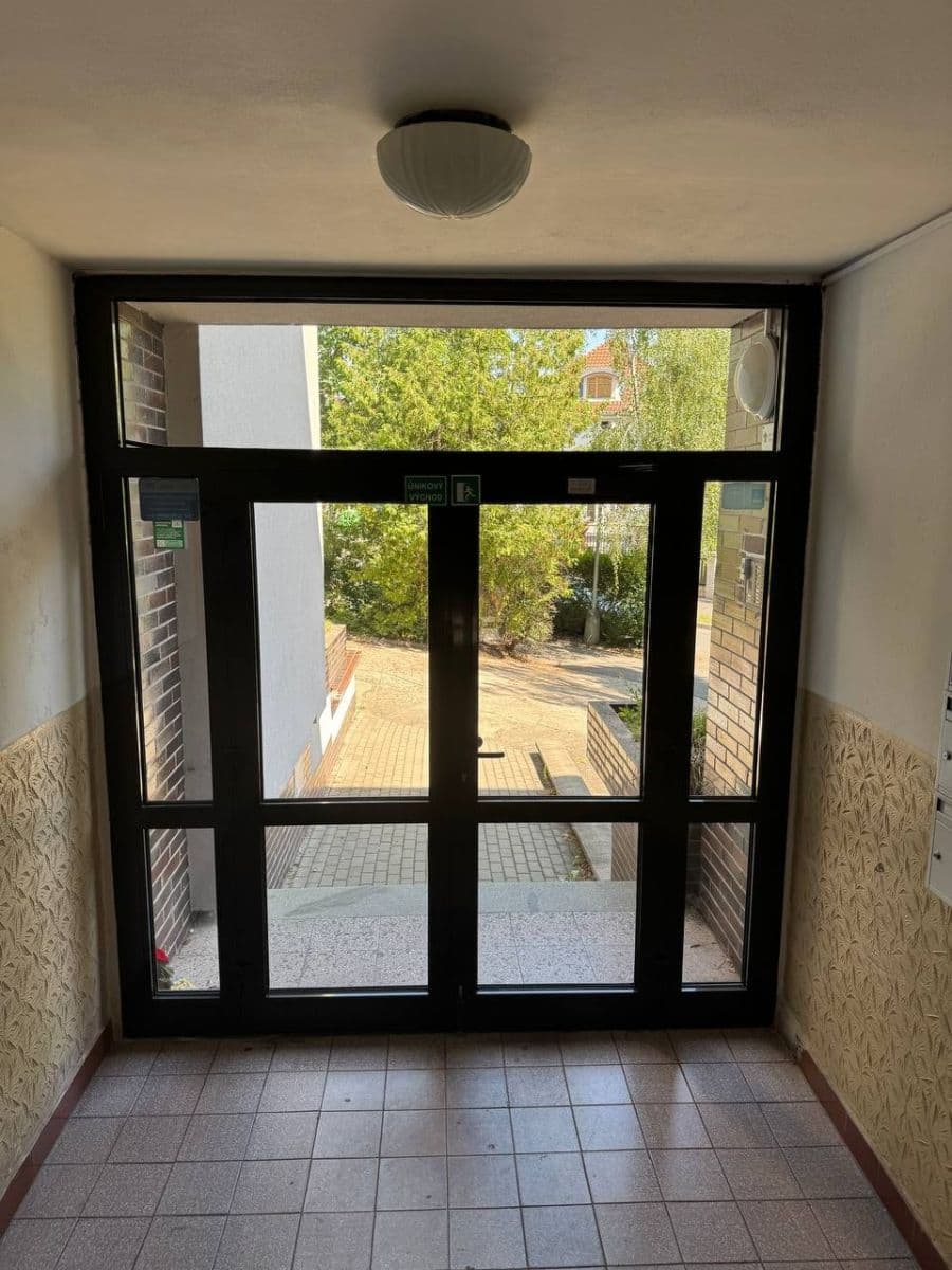 Pronájem bytu 1+kk 33 m², Pod Třebešínem, Praha, Praha Pronájem bytu 1+kk 33 m², Pod Třebešínem, Praha, Praha