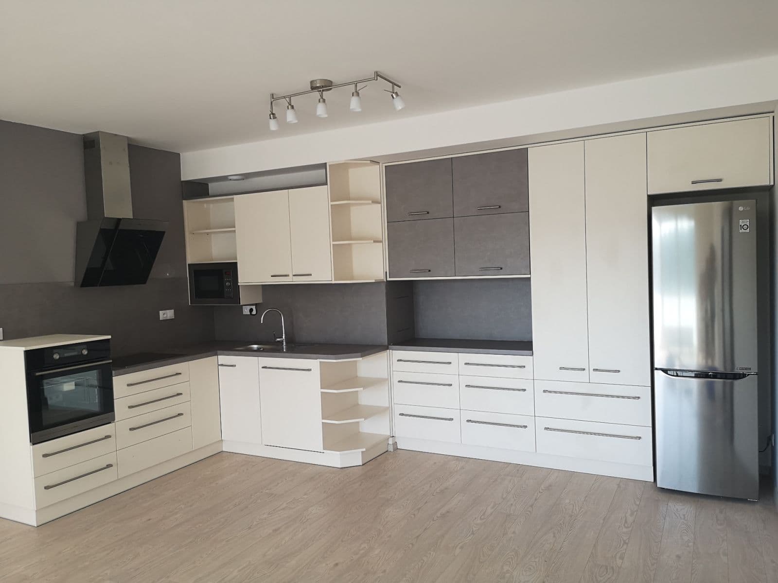 Pronájem bytu 3+kk 99 m², Poříčí, Brno, Jihomoravský kraj Pronájem bytu 3+kk 99 m², Poříčí, Brno, Jihomoravský kraj