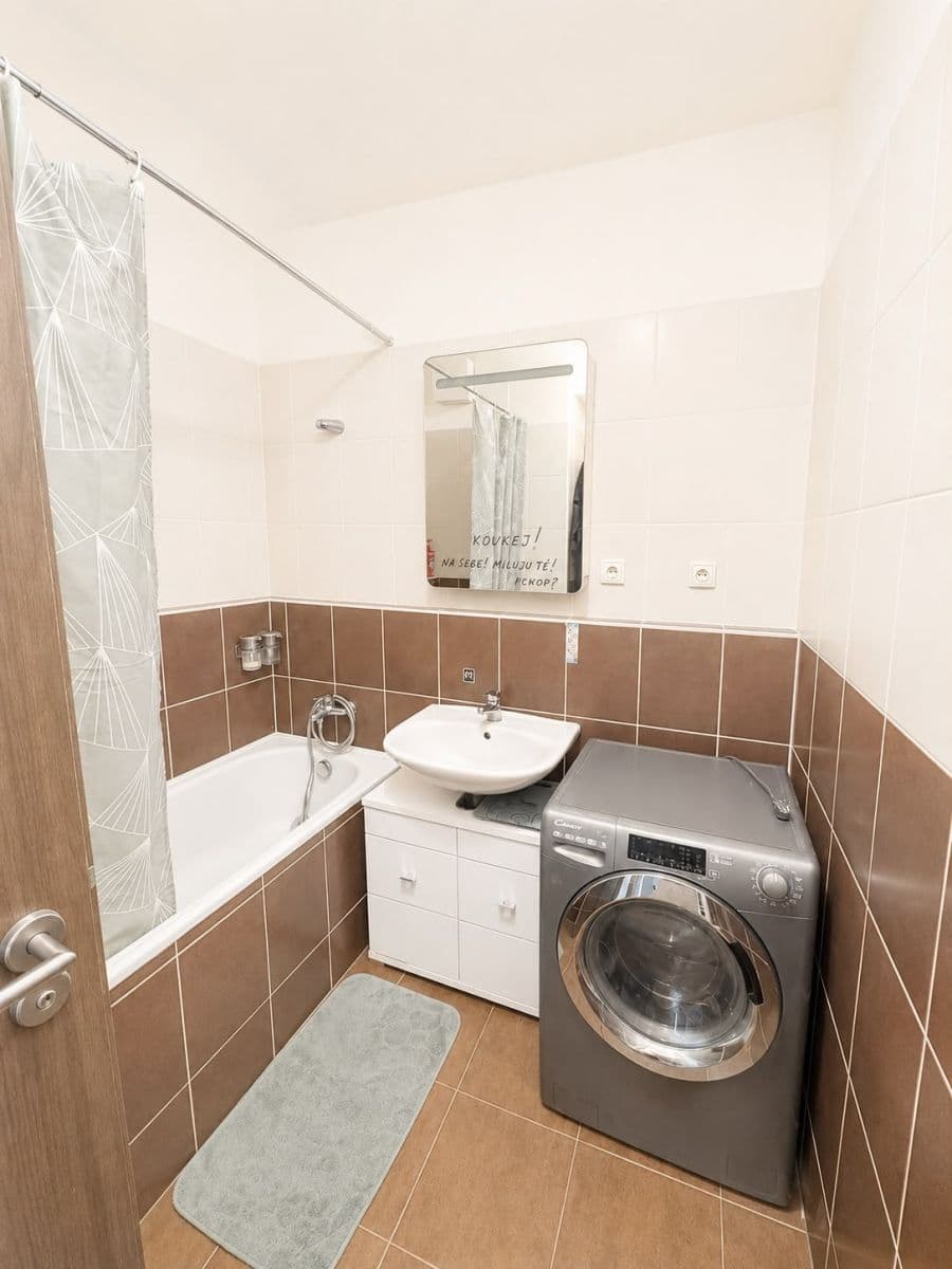 Pronájem bytu 2+kk 50 m², Jaroslava Holečka, Kladno, Středočeský kraj Pronájem bytu 2+kk 50 m², Jaroslava Holečka, Kladno, Středočeský kraj