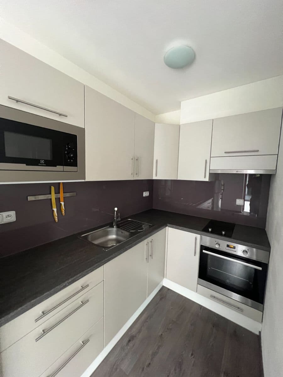 Pronájem bytu 2+kk 50 m², V Edenu, Mníšek pod Brdy, Středočeský kraj Pronájem bytu 2+kk 50 m², V Edenu, Mníšek pod Brdy, Středočeský kraj