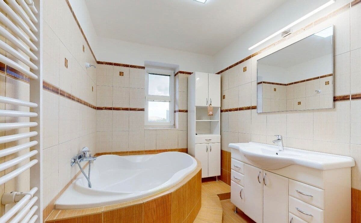 Pronájem bytu 3+1 105 m², Šlikova, Praha, Praha Pronájem bytu 3+1 105 m², Šlikova, Praha, Praha