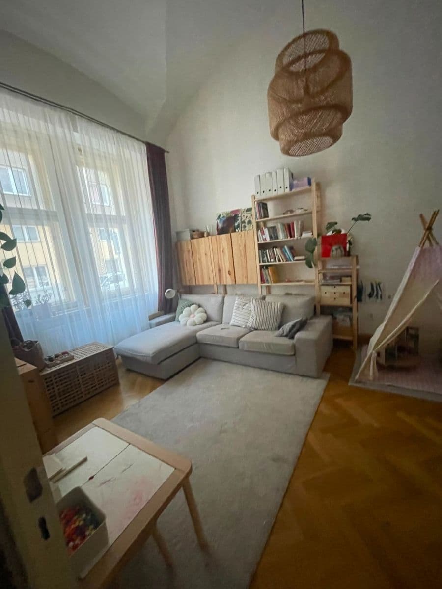 Pronájem bytu 3+1 78 m², Viktora Huga, Praha, Praha Pronájem bytu 3+1 78 m², Viktora Huga, Praha, Praha