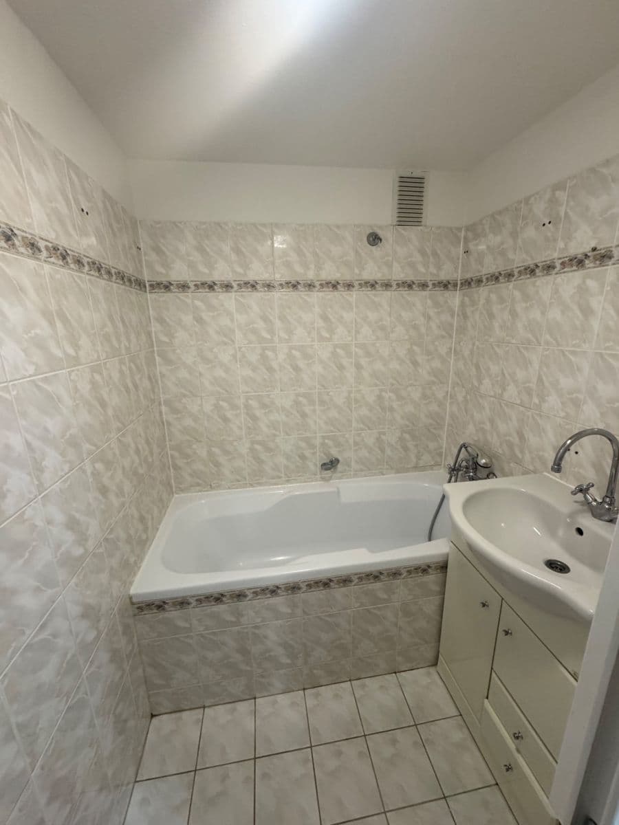 Pronájem bytu 3+1 75 m², Řezáčova, Brno, Jihomoravský kraj Pronájem bytu 3+1 75 m², Řezáčova, Brno, Jihomoravský kraj