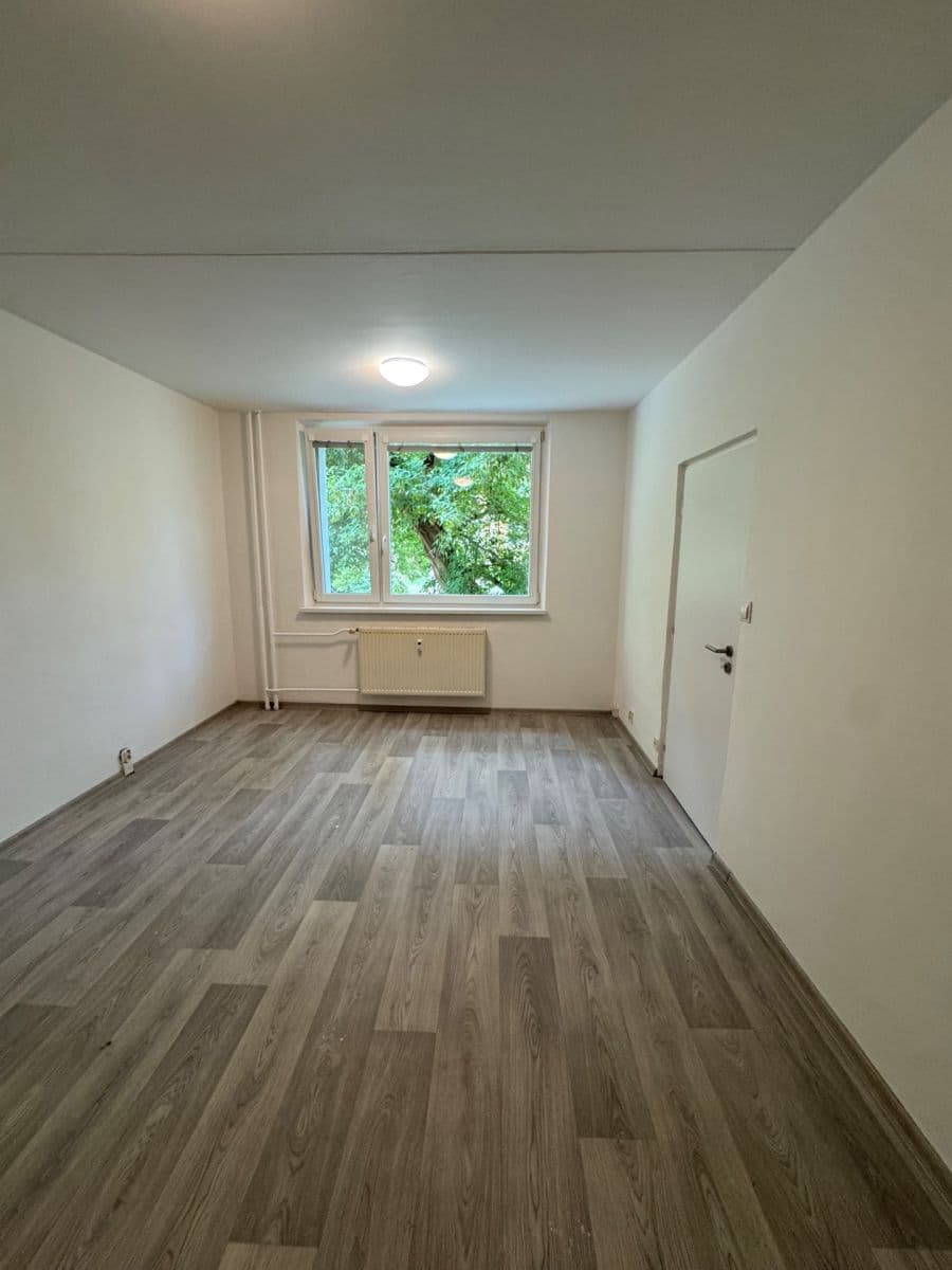 Pronájem bytu 3+1 75 m², Řezáčova, Brno, Jihomoravský kraj Pronájem bytu 3+1 75 m², Řezáčova, Brno, Jihomoravský kraj