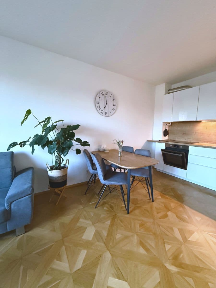 Pronájem bytu 2+kk 54 m², Školní, Průhonice, Středočeský kraj Pronájem bytu 2+kk 54 m², Školní, Průhonice, Středočeský kraj