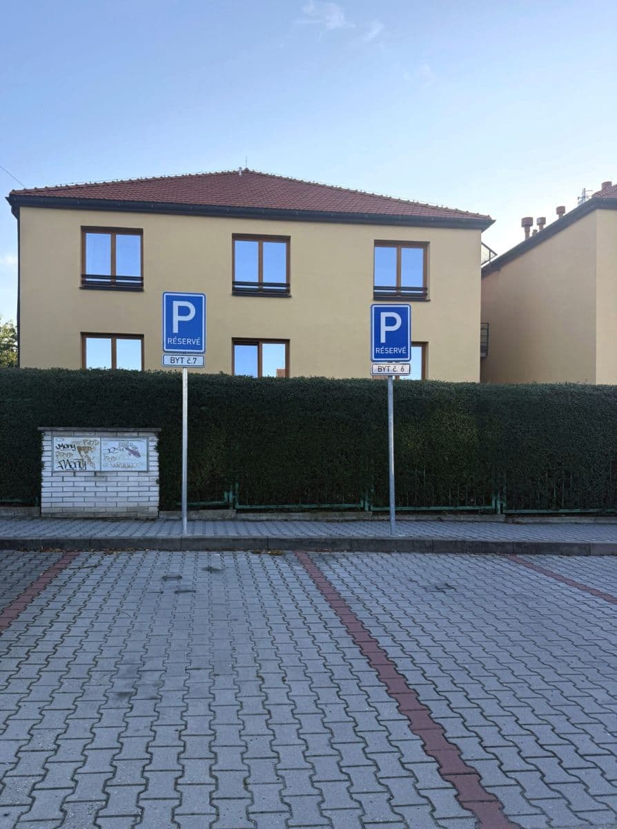 Pronájem bytu 2+kk 54 m², Školní, Průhonice, Středočeský kraj Pronájem bytu 2+kk 54 m², Školní, Průhonice, Středočeský kraj