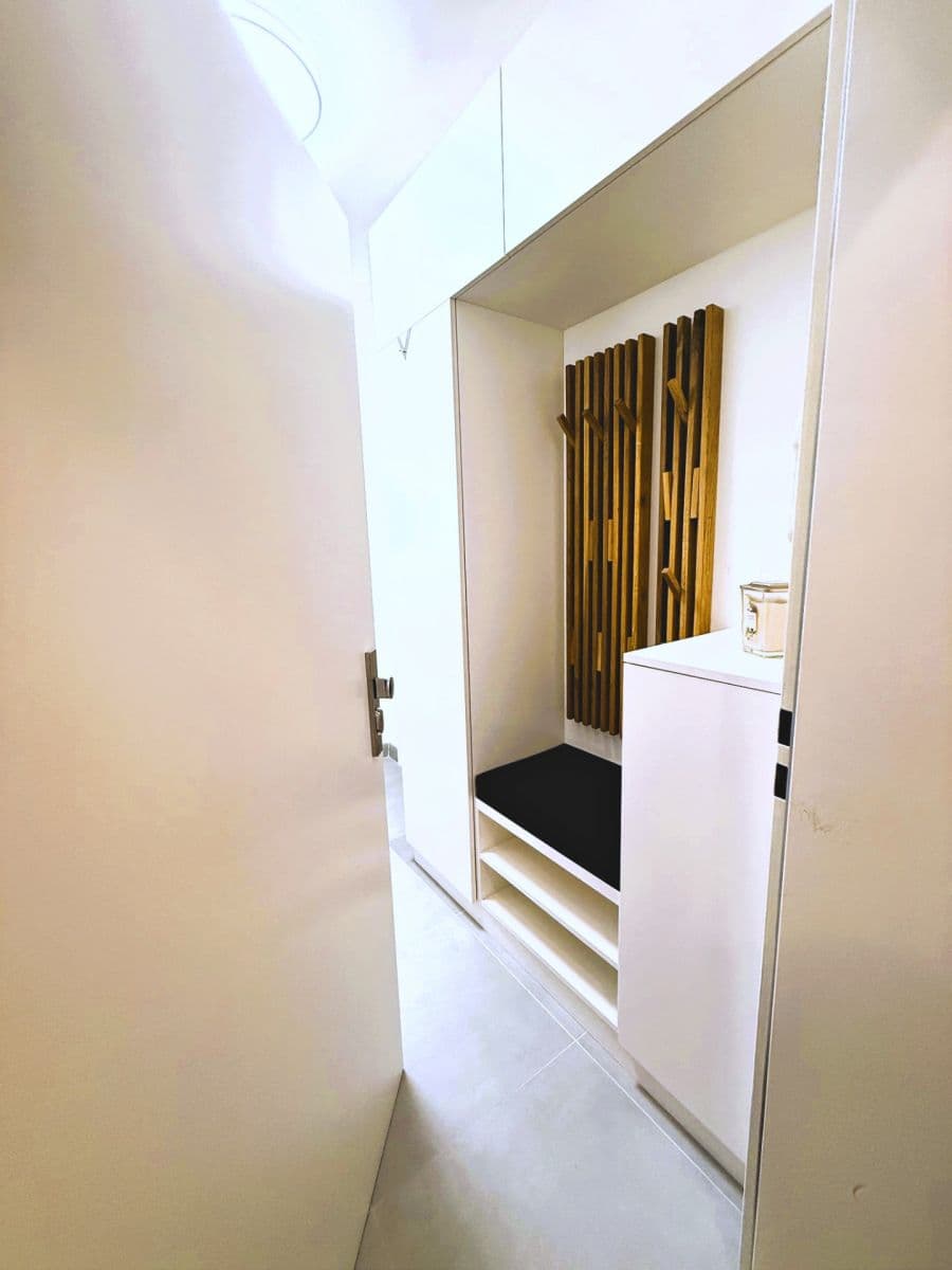 Pronájem bytu 2+kk 54 m², Školní, Průhonice, Středočeský kraj Pronájem bytu 2+kk 54 m², Školní, Průhonice, Středočeský kraj