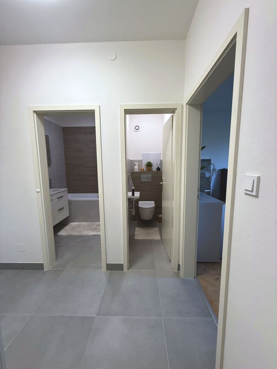 Pronájem bytu 2+kk 54 m², Školní, Průhonice, Středočeský kraj Pronájem bytu 2+kk 54 m², Školní, Průhonice, Středočeský kraj