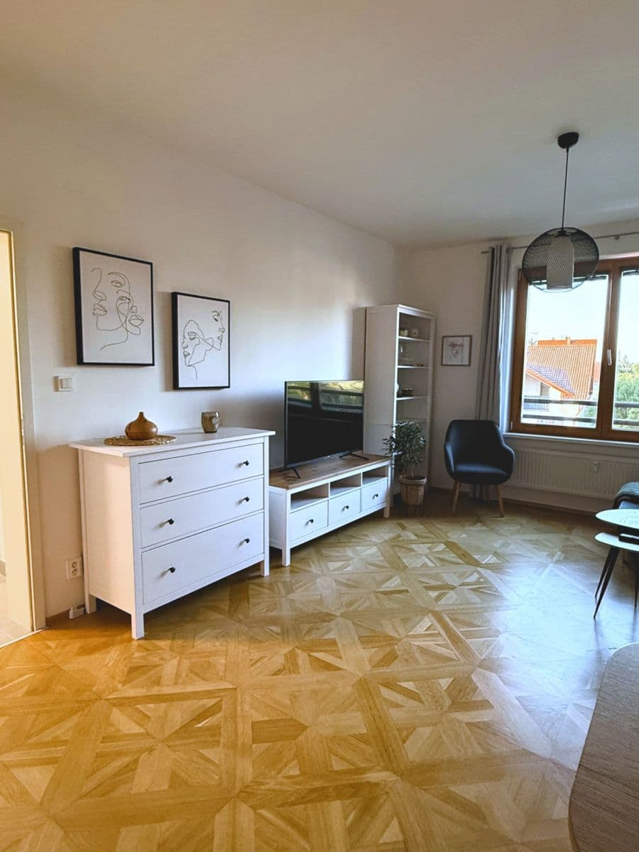 Pronájem bytu 2+kk 54 m², Školní, Průhonice, Středočeský kraj Pronájem bytu 2+kk 54 m², Školní, Průhonice, Středočeský kraj