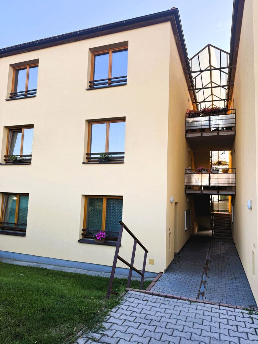 Pronájem bytu 2+kk 54 m², Školní, Průhonice, Středočeský kraj Pronájem bytu 2+kk 54 m², Školní, Průhonice, Středočeský kraj
