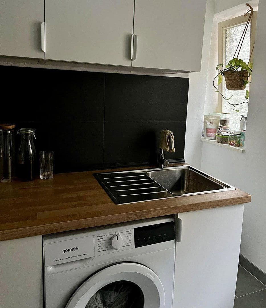 Pronájem bytu 3+1 72 m², Hahnstr 17, Stuttgart, Bádensko-Württembersko Pronájem bytu 3+1 72 m², Hahnstr 17, Stuttgart, Bádensko-Württembersko