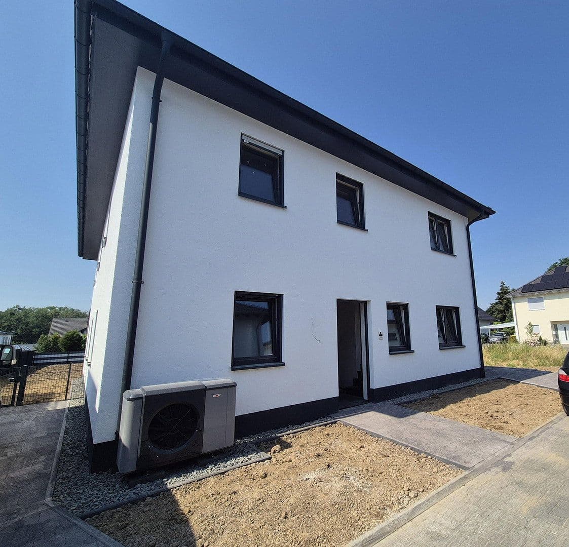 Pronájem bytu 4+1 110 m², Euskirchen, Severní Porýní-Vestfálsko Pronájem bytu 4+1 110 m², Euskirchen, Severní Porýní-Vestfálsko