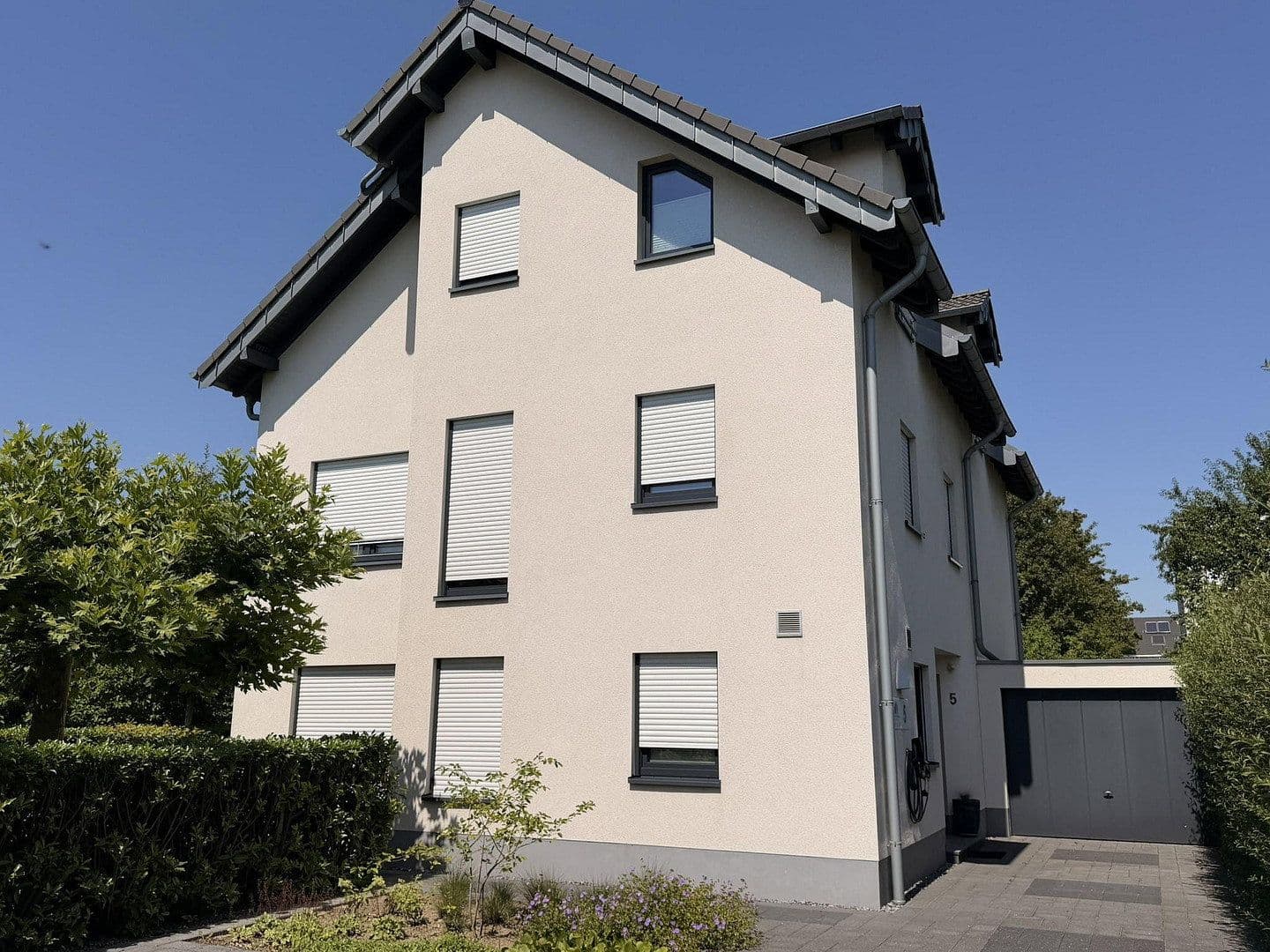 Pronájem bytu 4+1 162 m², Am Gehöft 5, Grevenbroich, Severní Porýní-Vestfálsko Pronájem bytu 4+1 162 m², Am Gehöft 5, Grevenbroich, Severní Porýní-Vestfálsko