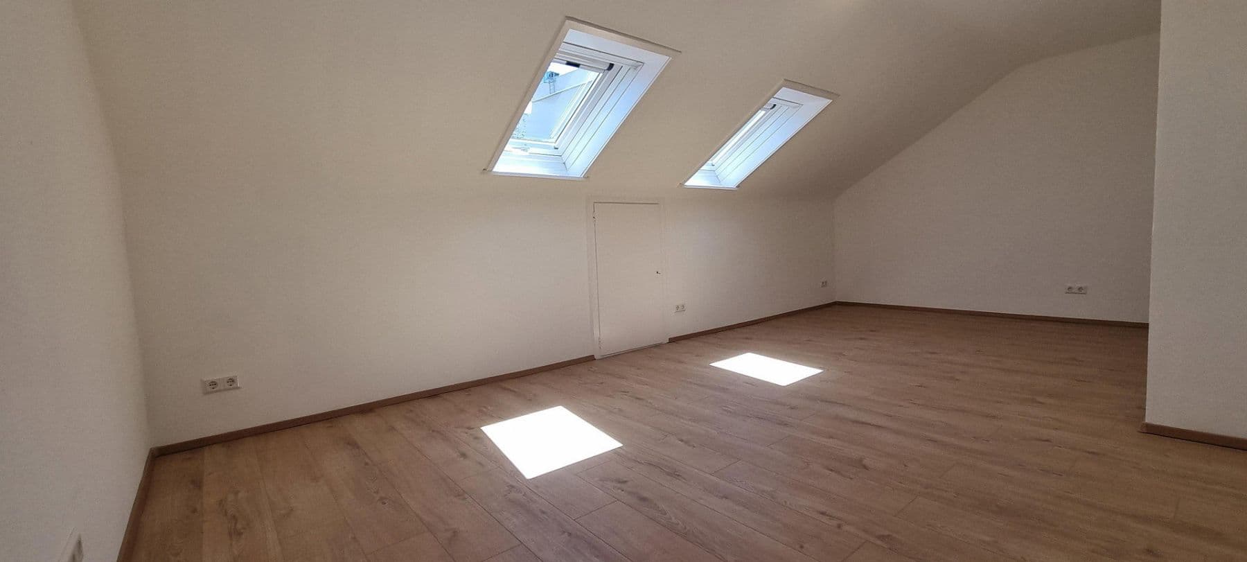 Pronájem bytu 1+kk 36 m², Breitscheidstraße 93 A, Stuttgart, Bádensko-Württembersko Pronájem bytu 1+kk 36 m², Breitscheidstraße 93 A, Stuttgart, Bádensko-Württembersko