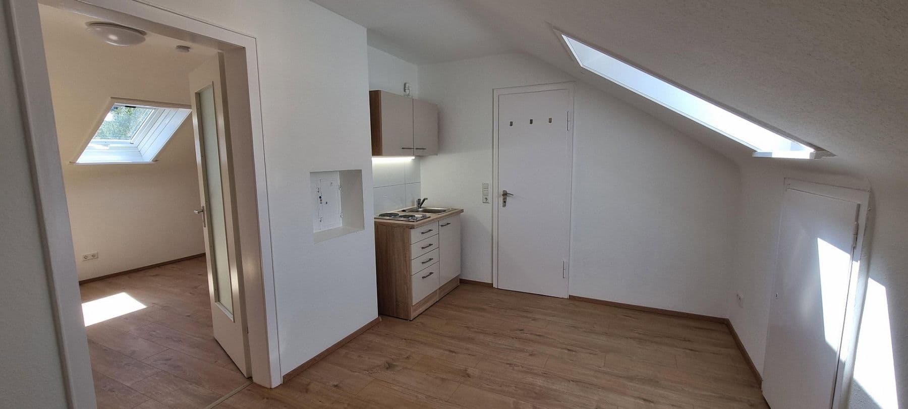 Pronájem bytu 1+kk 36 m², Breitscheidstraße 93 A, Stuttgart, Bádensko-Württembersko Pronájem bytu 1+kk 36 m², Breitscheidstraße 93 A, Stuttgart, Bádensko-Württembersko