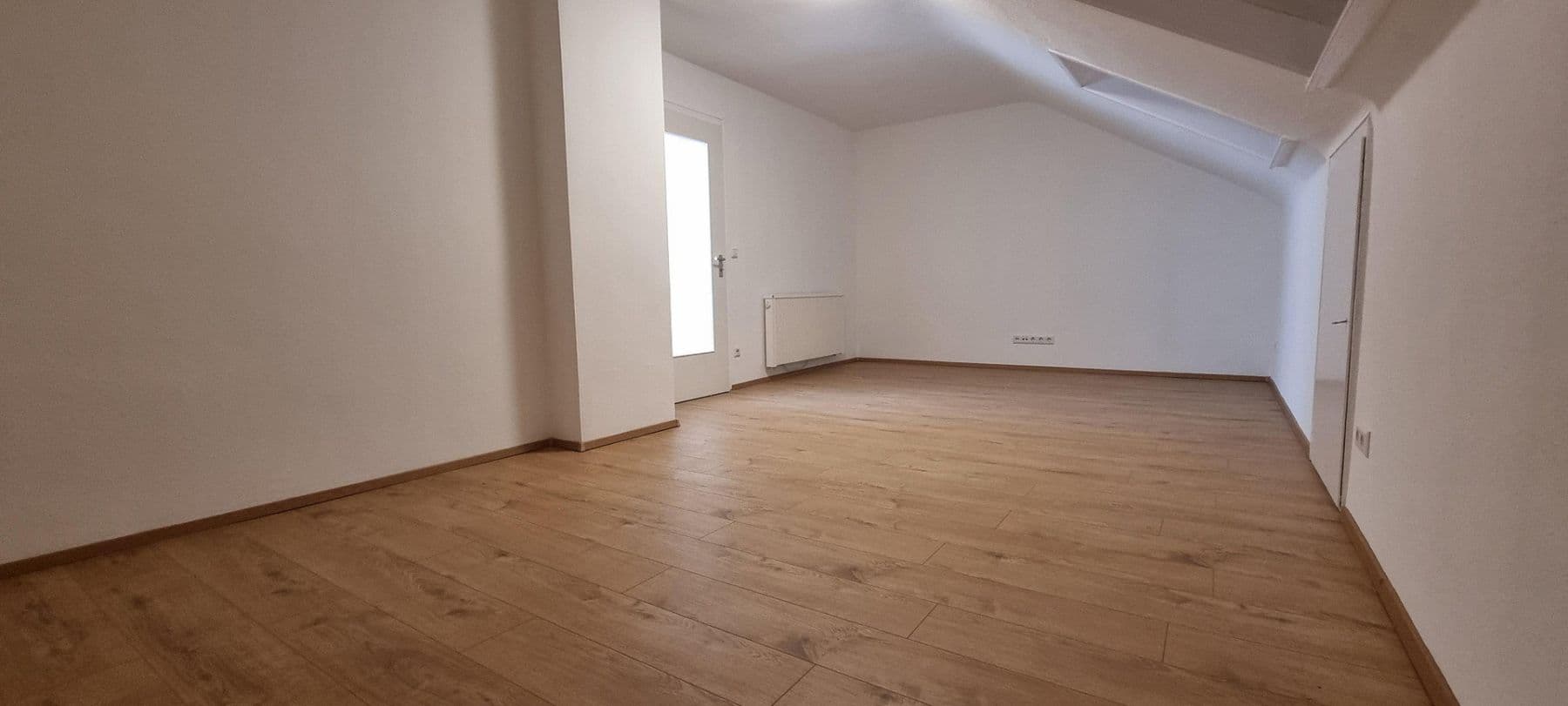 Pronájem bytu 1+kk 36 m², Breitscheidstraße 93 A, Stuttgart, Bádensko-Württembersko Pronájem bytu 1+kk 36 m², Breitscheidstraße 93 A, Stuttgart, Bádensko-Württembersko