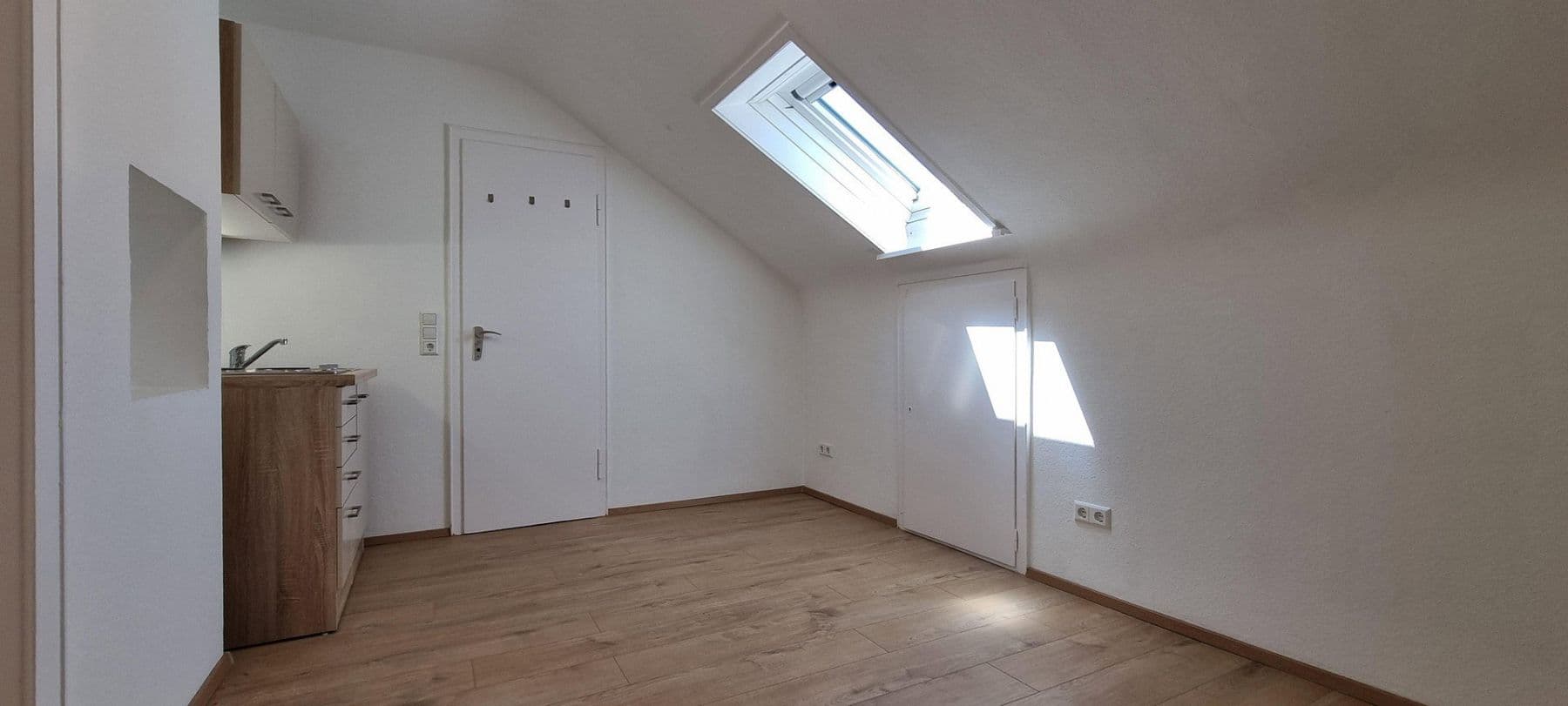 Pronájem bytu 1+kk 36 m², Breitscheidstraße 93 A, Stuttgart, Bádensko-Württembersko Pronájem bytu 1+kk 36 m², Breitscheidstraße 93 A, Stuttgart, Bádensko-Württembersko