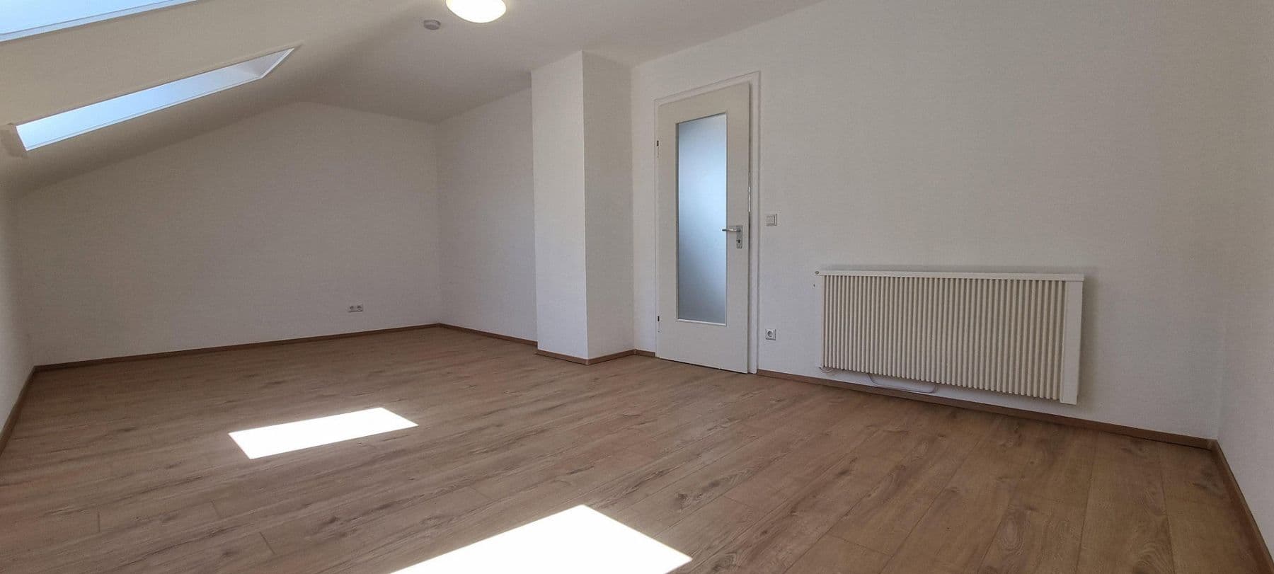 Pronájem bytu 1+kk 36 m², Breitscheidstraße 93 A, Stuttgart, Bádensko-Württembersko Pronájem bytu 1+kk 36 m², Breitscheidstraße 93 A, Stuttgart, Bádensko-Württembersko