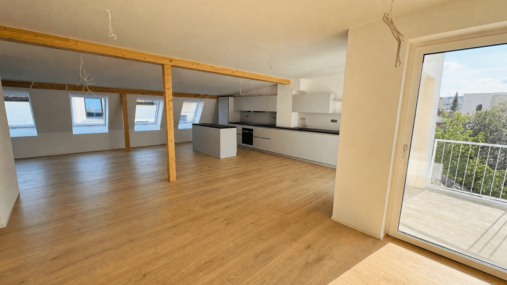 Pronájem bytu 4+1 121 m², Schwanthalerstr. 142, München, Bavorsko Pronájem bytu 4+1 121 m², Schwanthalerstr. 142, München, Bavorsko