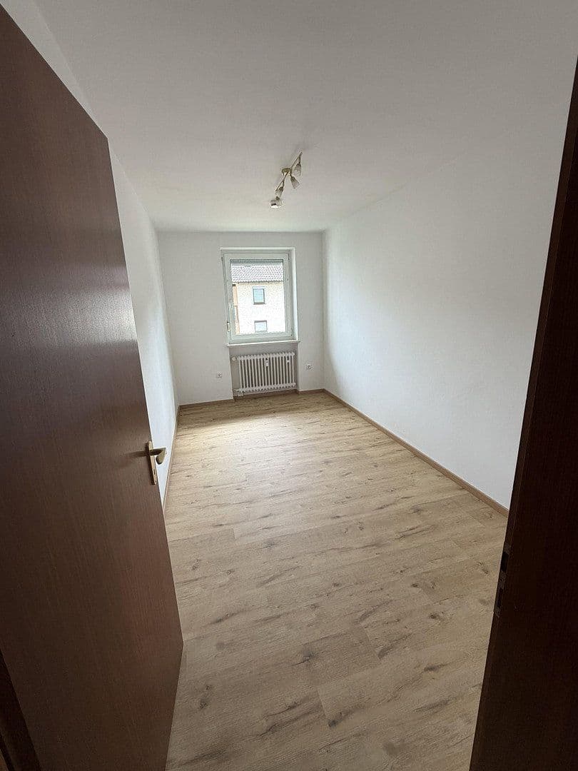 Pronájem bytu 3+1 80 m², Stegerwaldstr. 4, Burghausen, Bavorsko Pronájem bytu 3+1 80 m², Stegerwaldstr. 4, Burghausen, Bavorsko