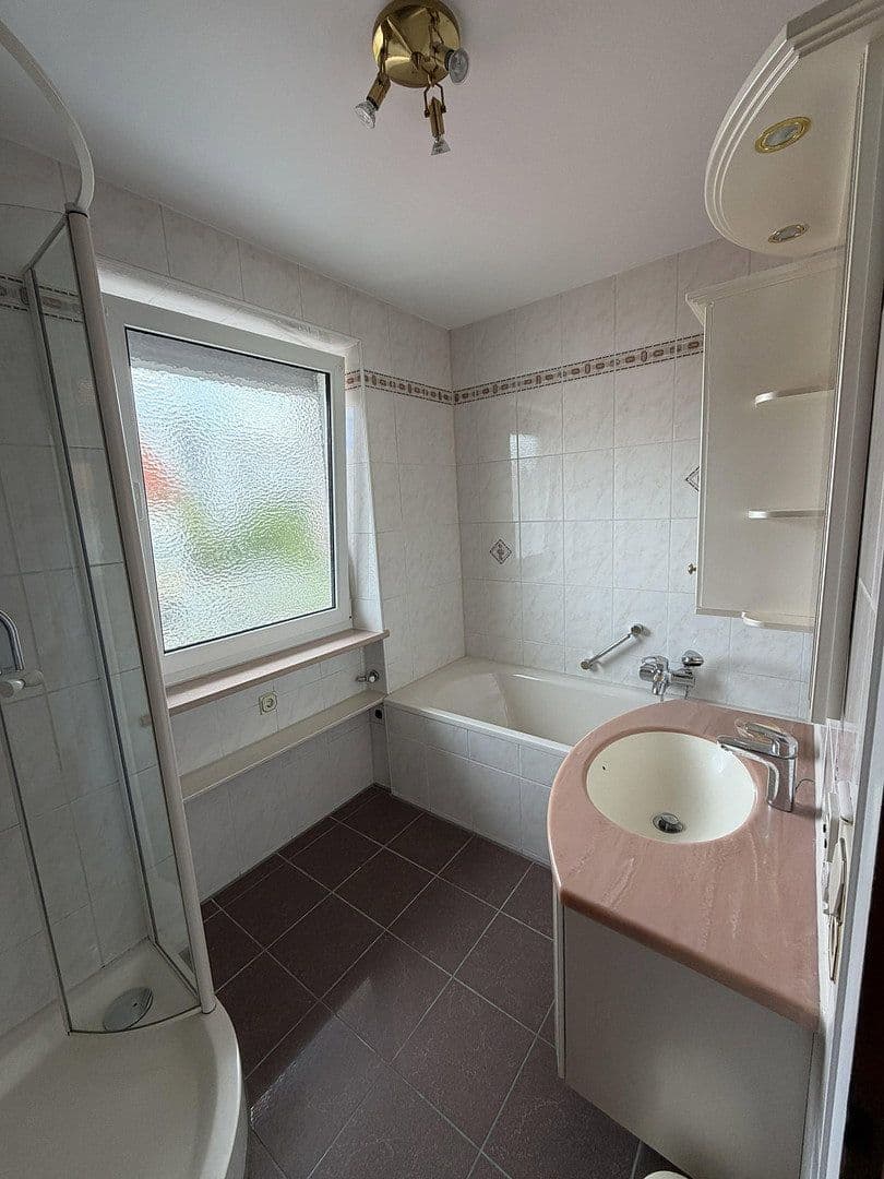 Pronájem bytu 3+1 80 m², Stegerwaldstr. 4, Burghausen, Bavorsko Pronájem bytu 3+1 80 m², Stegerwaldstr. 4, Burghausen, Bavorsko