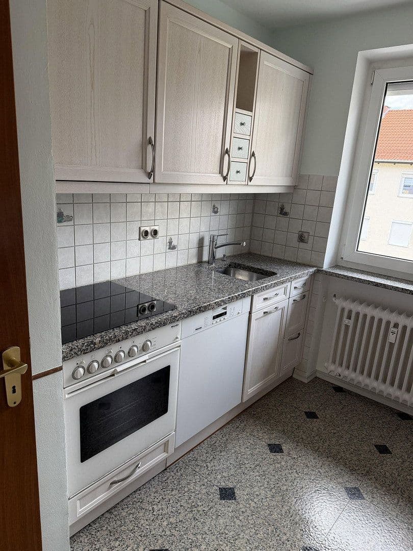 Pronájem bytu 3+1 80 m², Stegerwaldstr. 4, Burghausen, Bavorsko Pronájem bytu 3+1 80 m², Stegerwaldstr. 4, Burghausen, Bavorsko