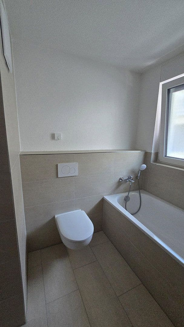 Pronájem domu 125 m², pozemek 140 m², Herbolzheimer Straße 26a, Herbolzheim, Bádensko-Württembersko Pronájem domu 125 m², pozemek 140 m², Herbolzheimer Straße 26a, Herbolzheim, Bádensko-Württembersko