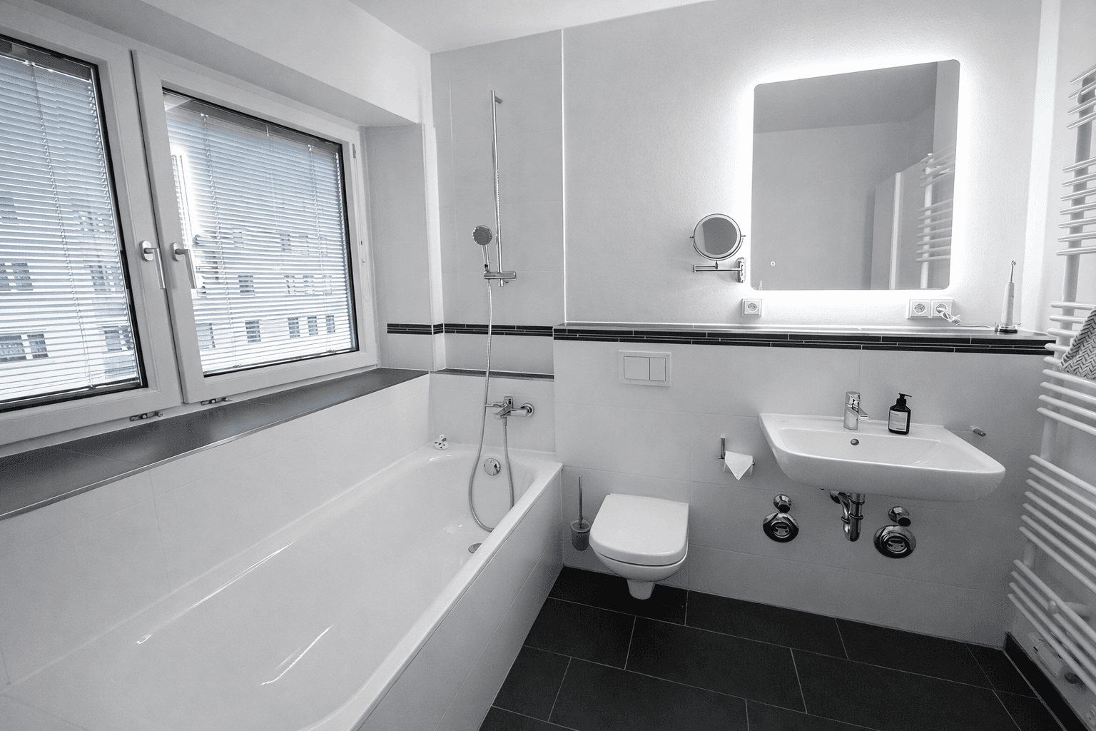 Pronájem bytu 4+1 98 m², Welfenstraße 68, München, Bavorsko Pronájem bytu 4+1 98 m², Welfenstraße 68, München, Bavorsko