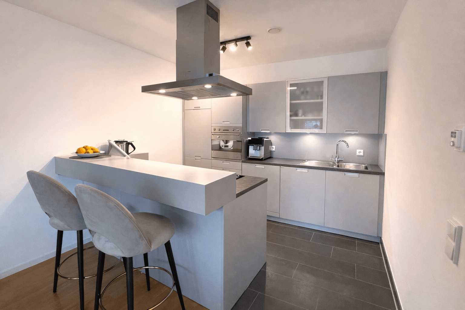 Pronájem bytu 4+1 98 m², Welfenstraße 68, München, Bavorsko Pronájem bytu 4+1 98 m², Welfenstraße 68, München, Bavorsko