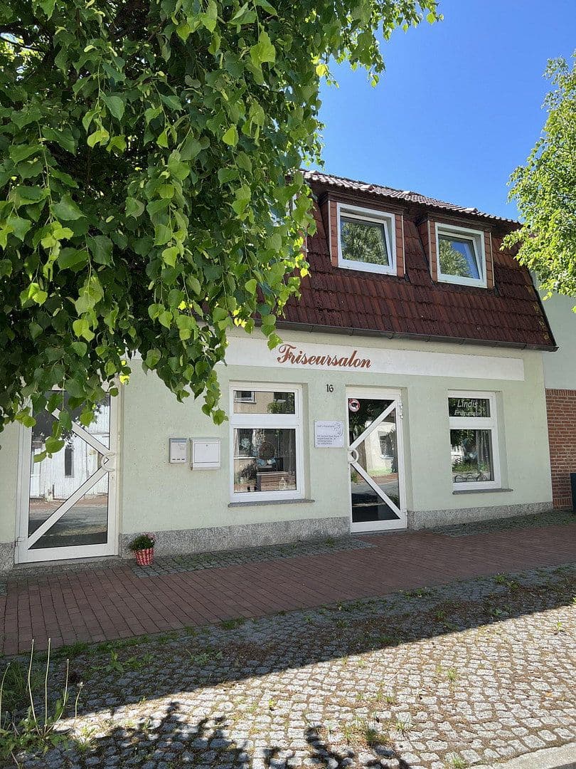 Prodej domu 175 m², pozemek 135 m², August-Bebel-Str. 16, Bad Sülze, Mecklenburg-Vorpommern Prodej domu 175 m², pozemek 135 m², August-Bebel-Str. 16, Bad Sülze, Mecklenburg-Vorpommern