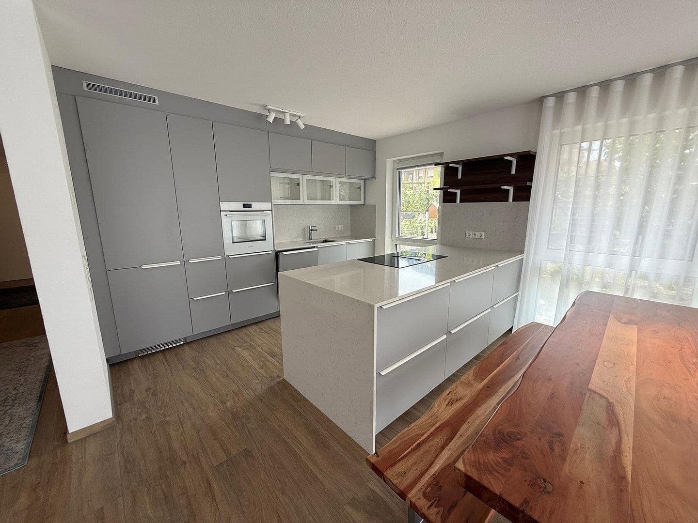 Prodej bytu 6+1 172 m², Hilzingen, Bádensko-Württembersko Prodej bytu 6+1 172 m², Hilzingen, Bádensko-Württembersko