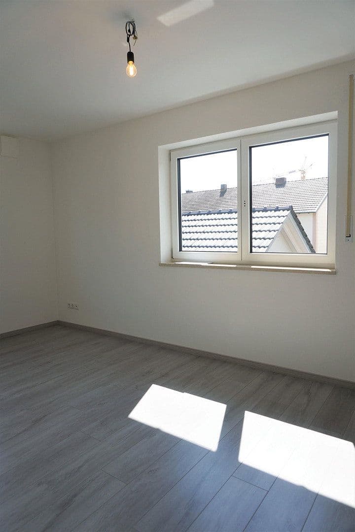 Pronájem domu 154 m², pozemek 306 m², Ampfing, Bavorsko Pronájem domu 154 m², pozemek 306 m², Ampfing, Bavorsko